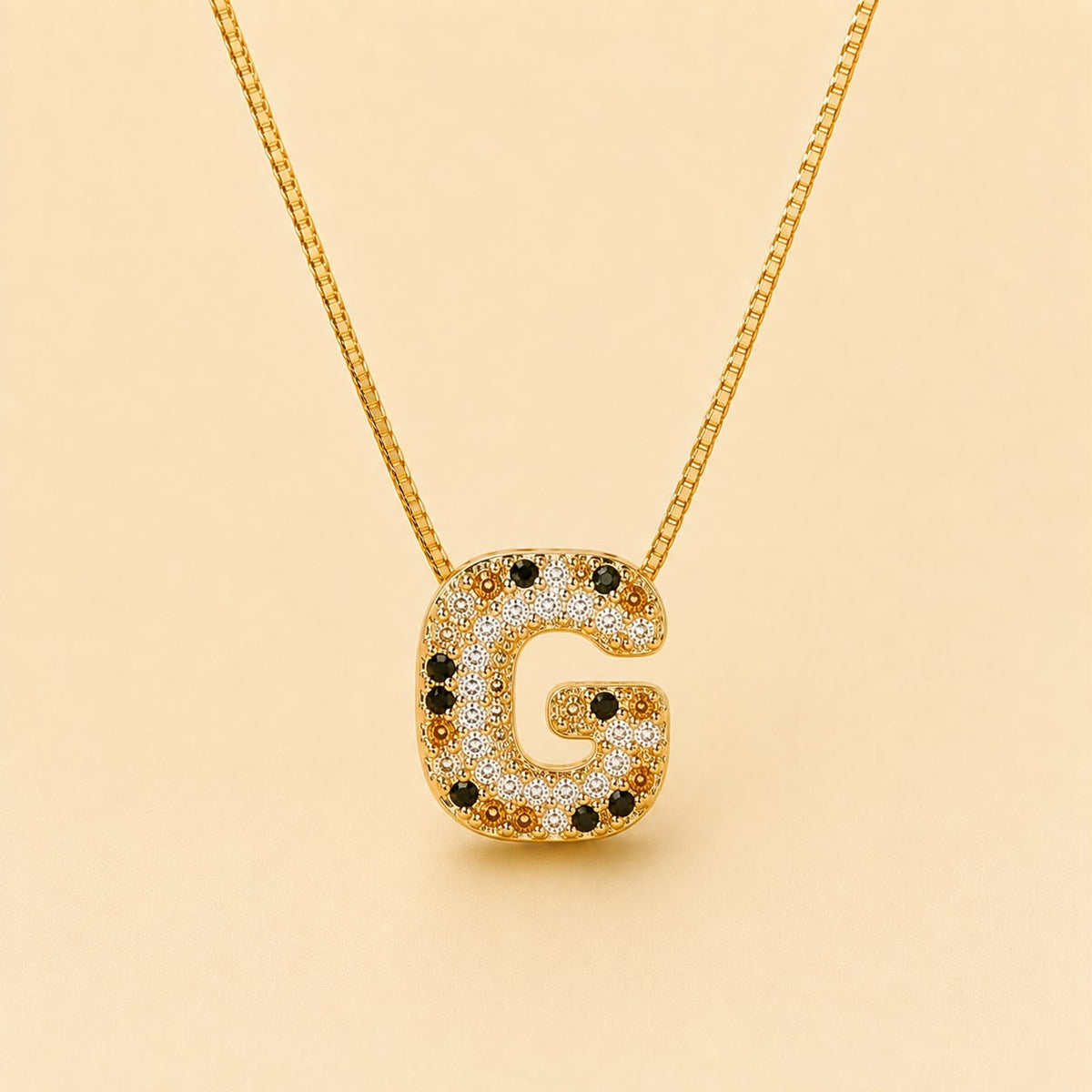 A Collares de Iniciales con cristales de colores