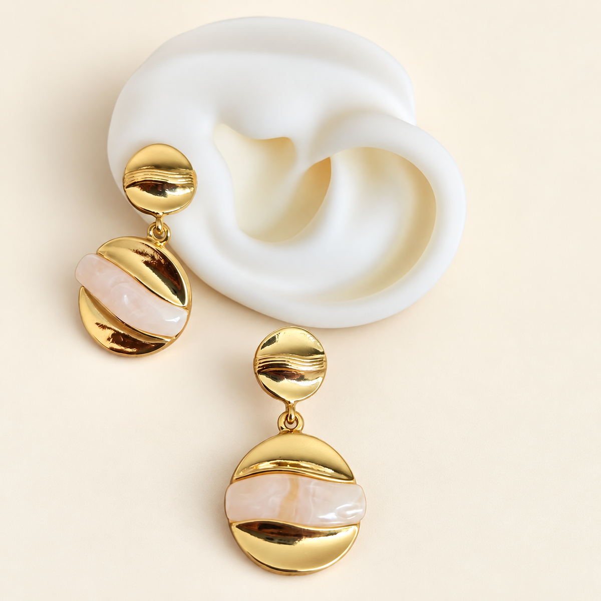 Aretes dorados  Nácar