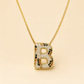 A Collares de Iniciales con cristales de colores
