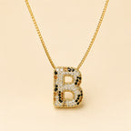 A Collares de Iniciales con cristales de colores