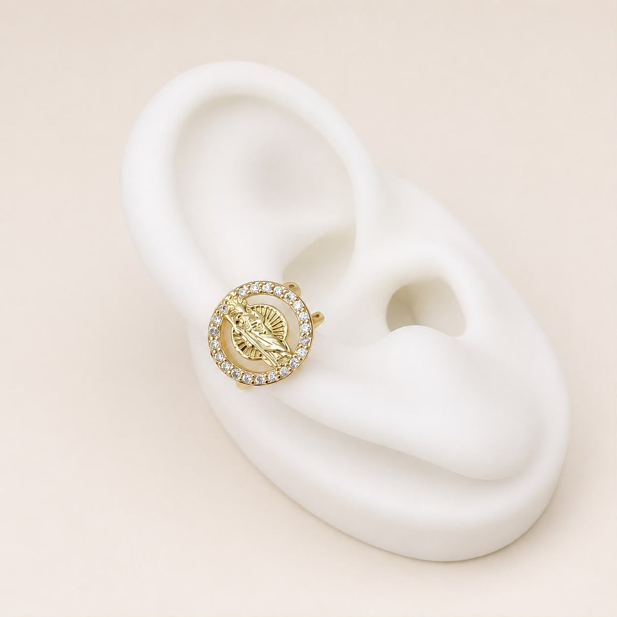 Earcuff dorado san judas tadeo