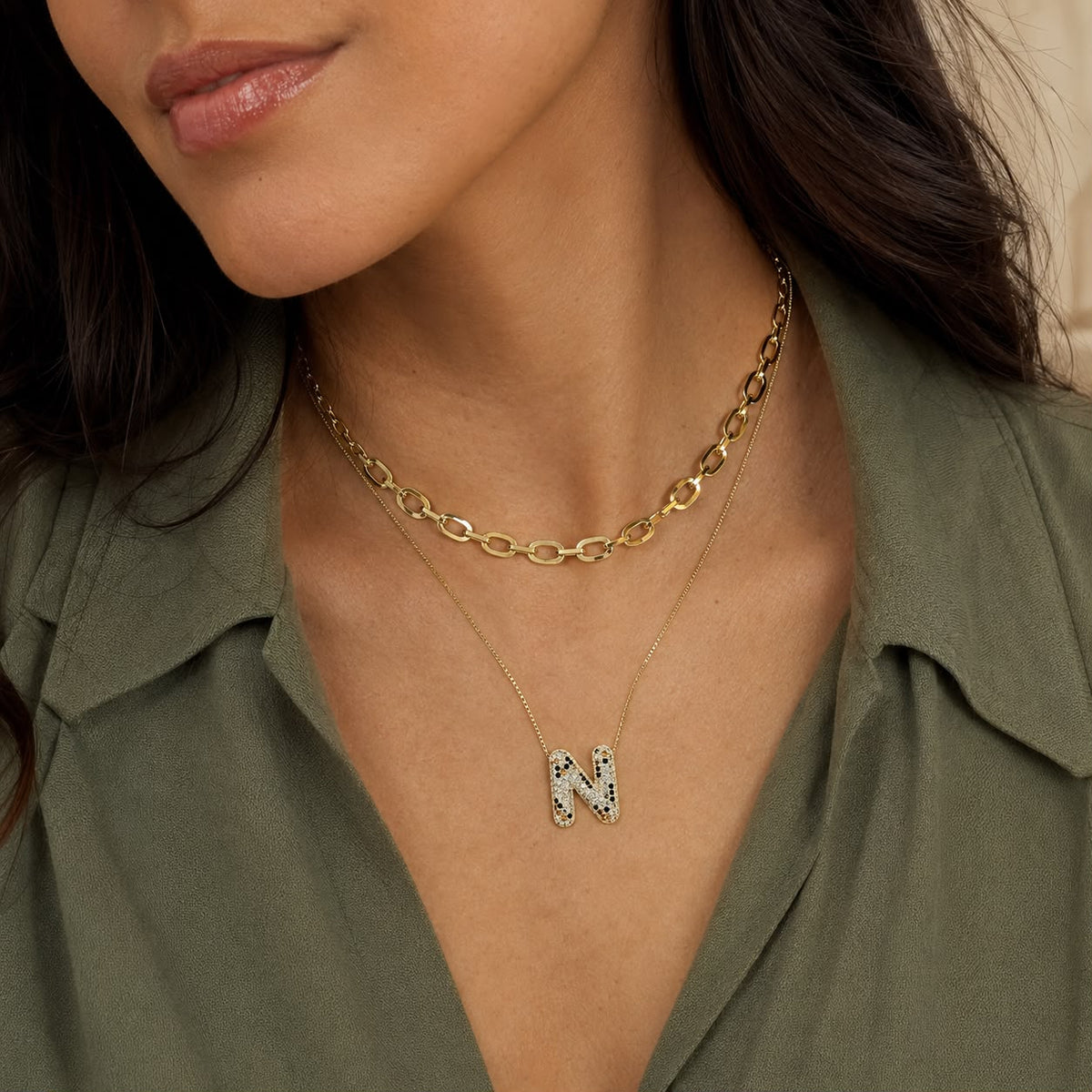 A Collares de Iniciales con cristales de colores