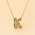 A Collares de Iniciales con cristales de colores