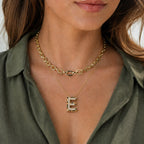 A Collares de Iniciales con cristales de colores