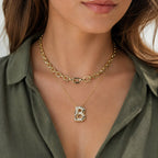 A Collares de Iniciales con cristales de colores