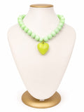 Collar de bolas y dije de corazón