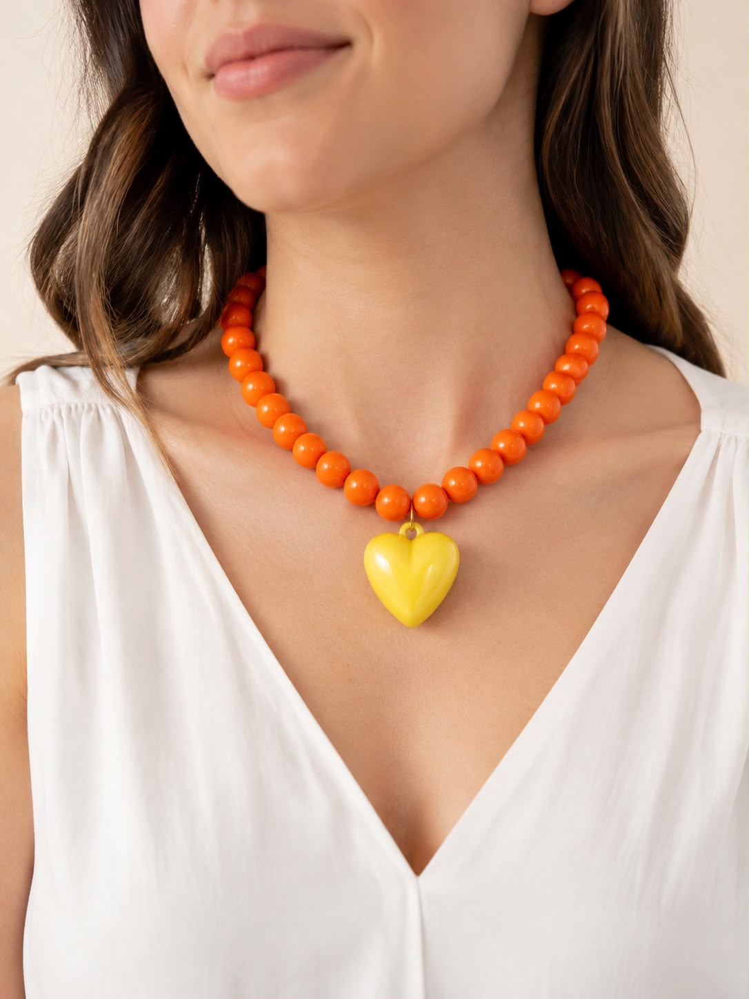 Collar de bolas y dije de corazón