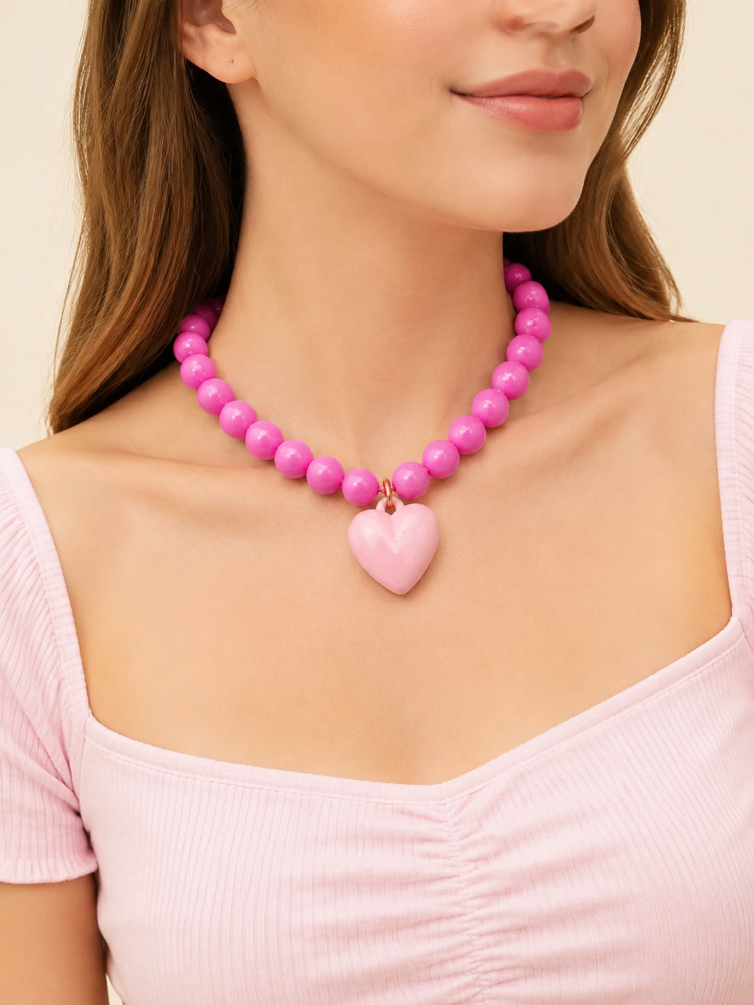 Collar de bolas y dije de corazón