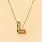 A Collares de Iniciales con cristales de colores
