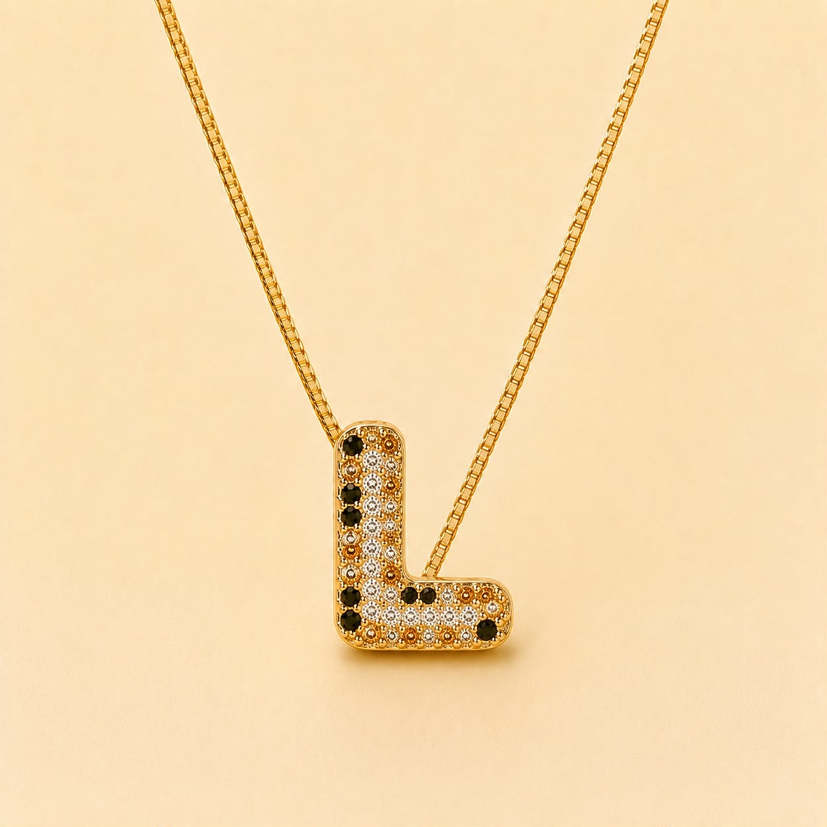 A Collares de Iniciales con cristales de colores