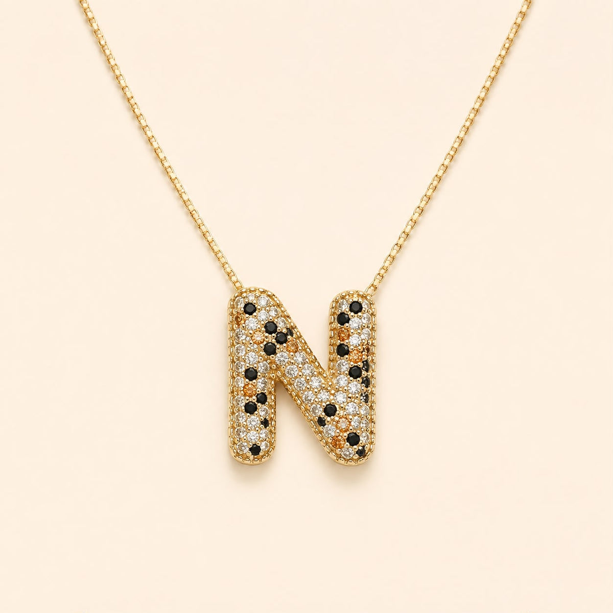 A Collares de Iniciales con cristales de colores