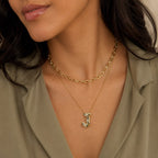 A Collares de Iniciales con cristales de colores