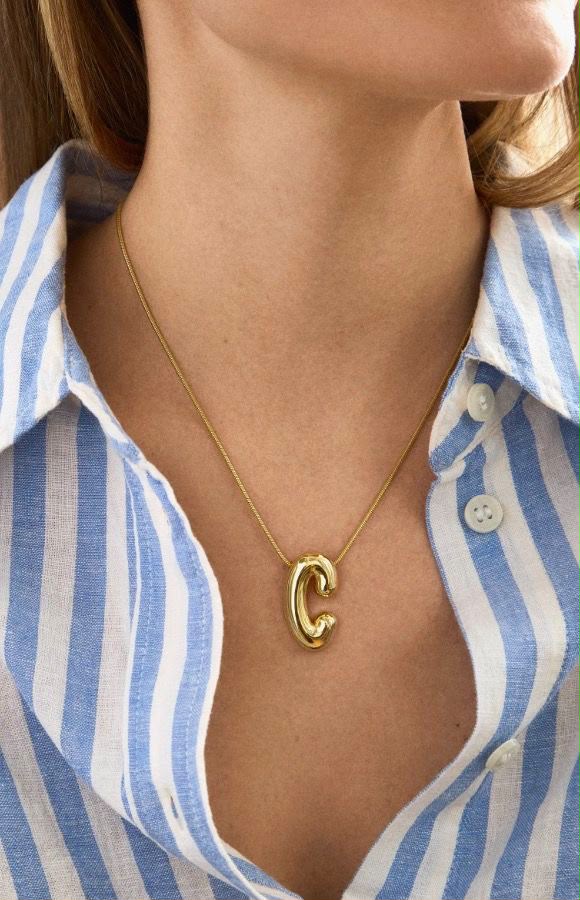 A Collares de Iniciales
