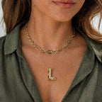 A Collares de Iniciales con cristales de colores