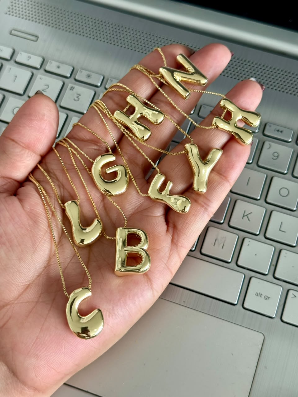 A Collares de Iniciales