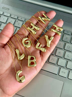 A Collares de Iniciales