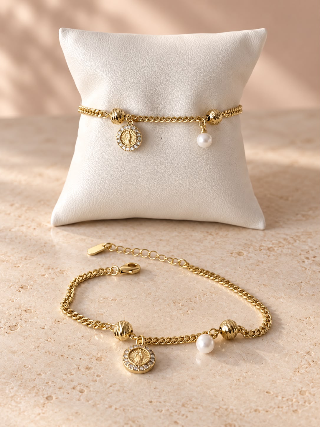 Pulsera con dije de la Virgen de Guadalupe
