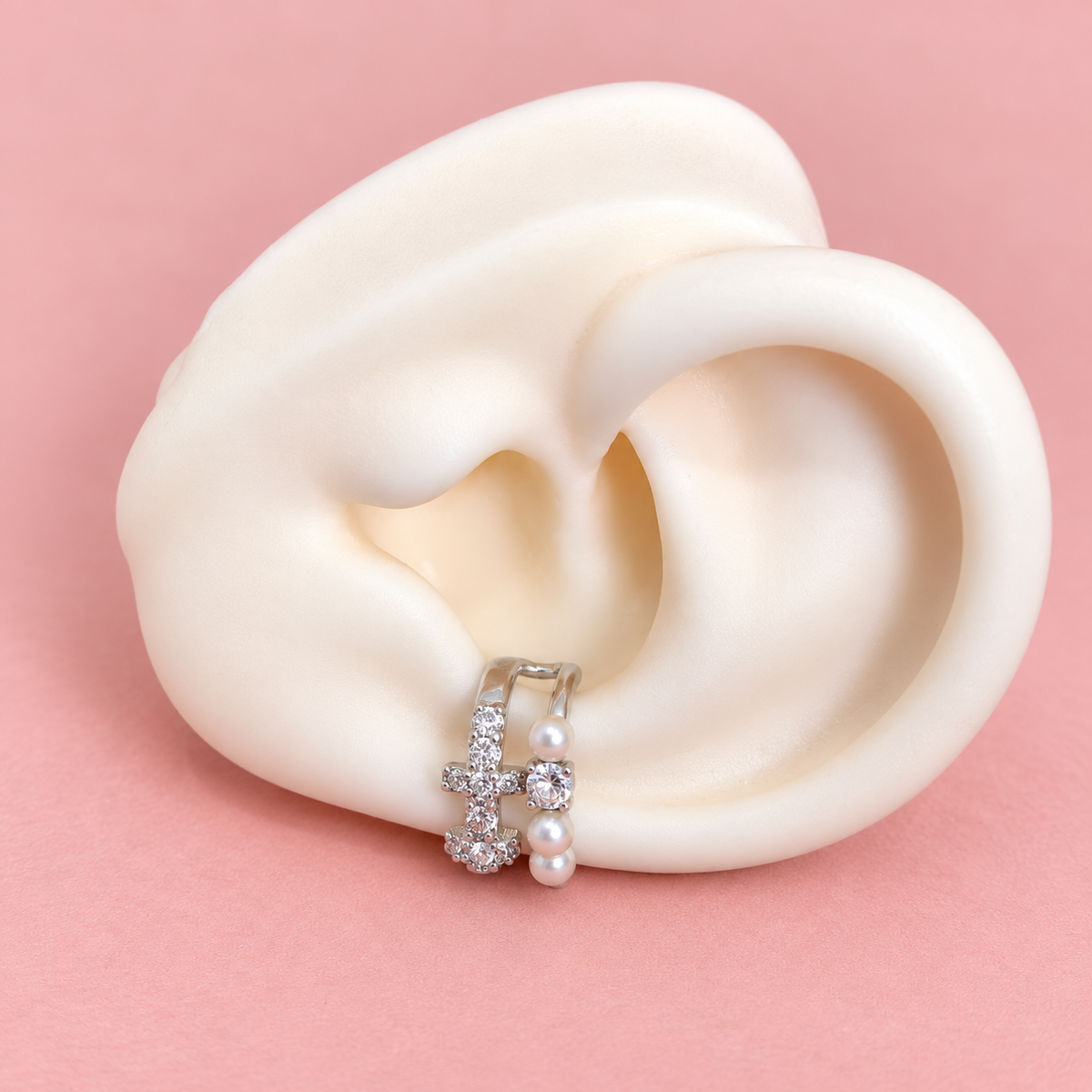 Earcuff plateado doble líneas con brillo y perla