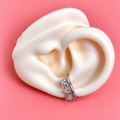 Earcuff plateado de corazón