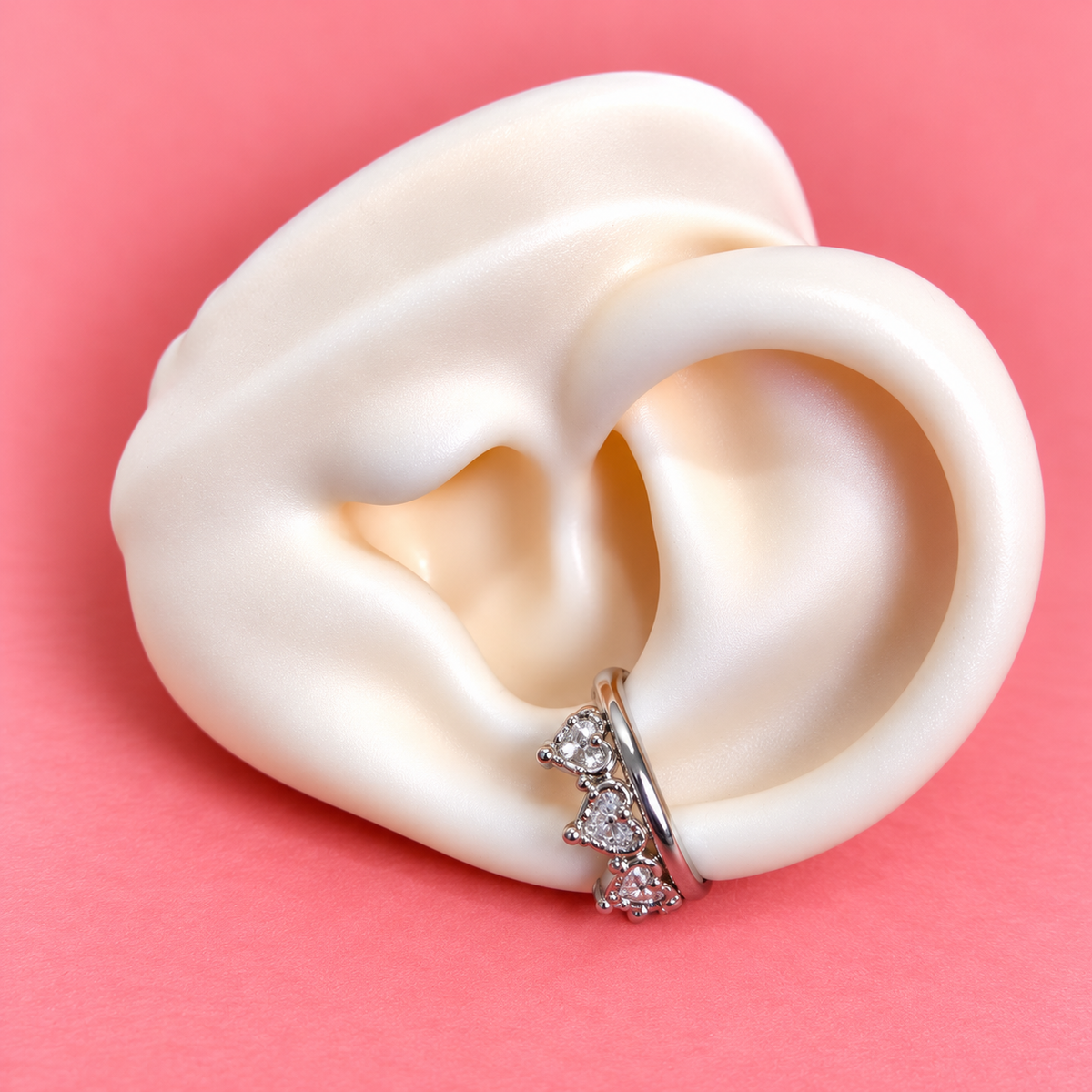 Earcuff plateado de corazón
