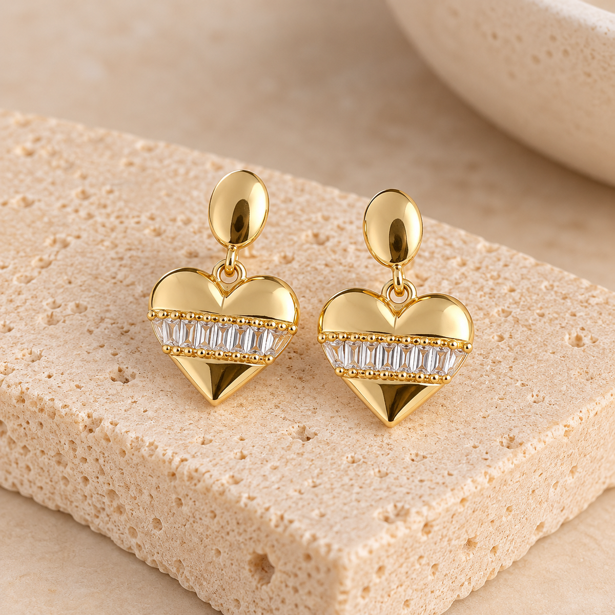 Arete de corazon y brillo