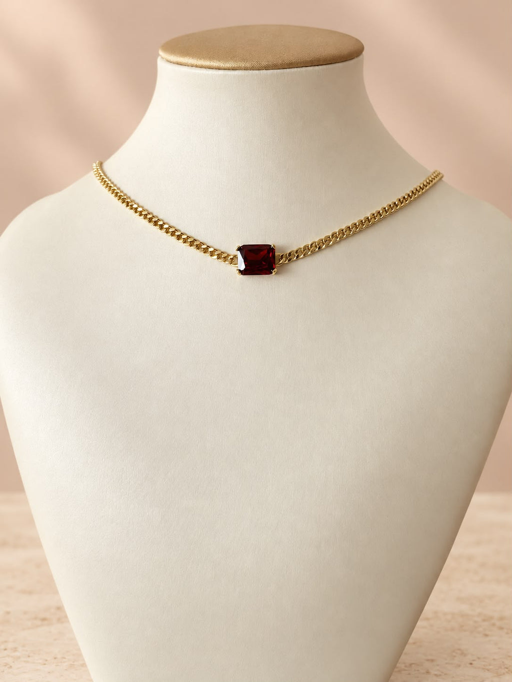 Cadena con dije cuadrado