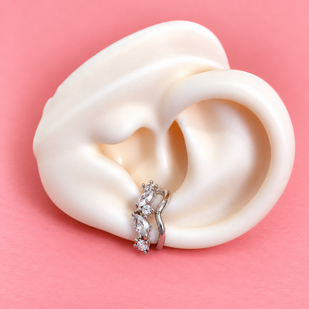Earcuff plateado con brillo