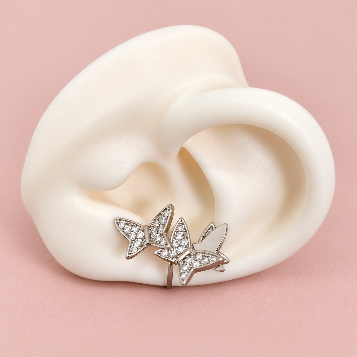 Earcuff plateado de mariposas  con brillo