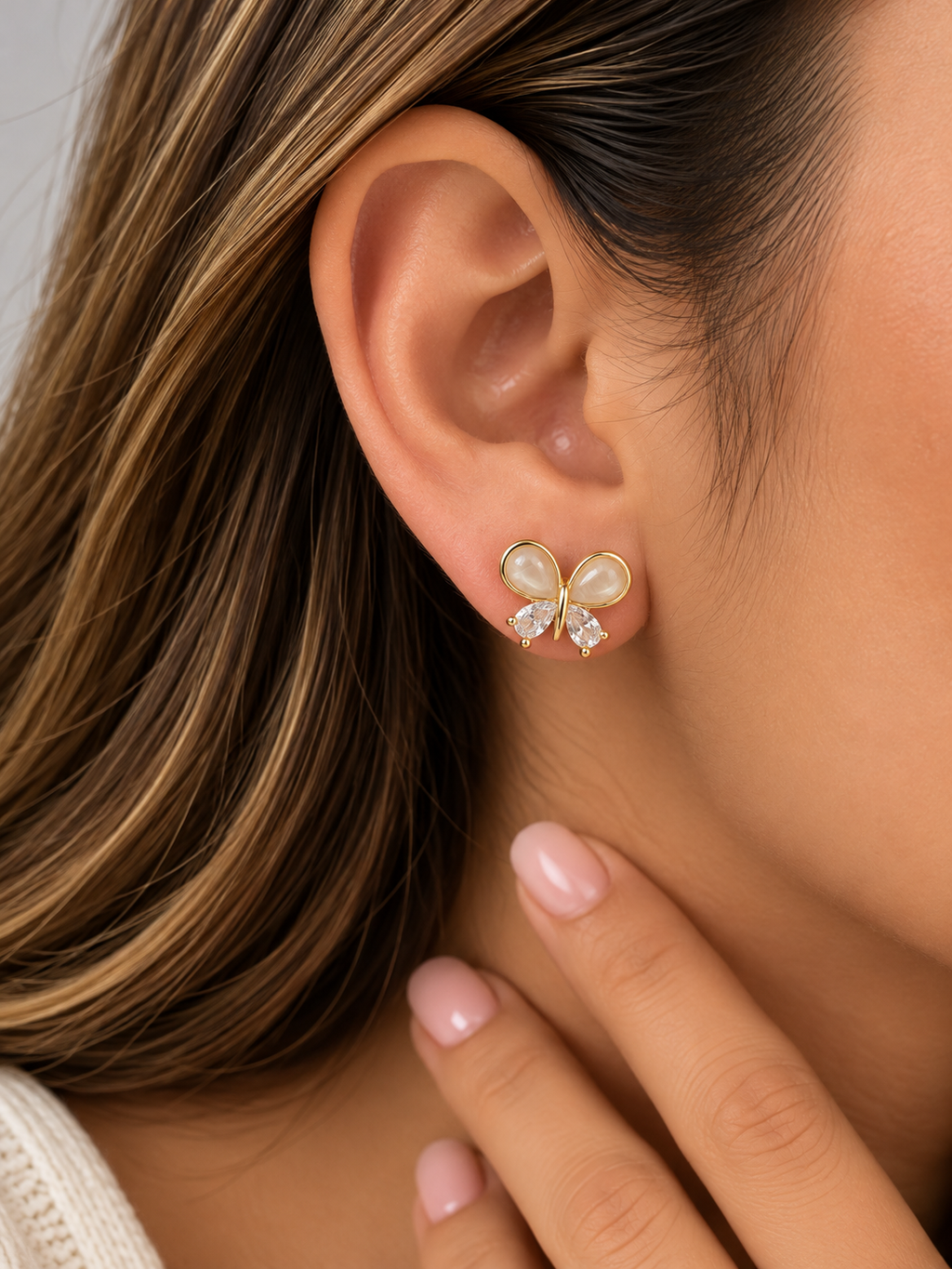 Aretes de flor con piedra y nácar