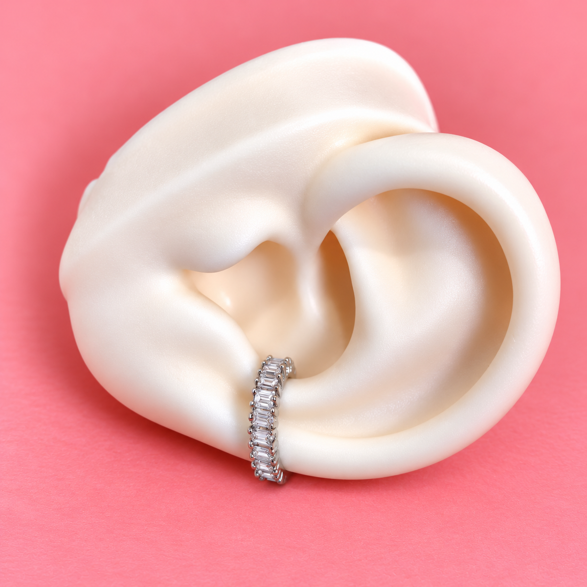 Earcuff plateado con zircones