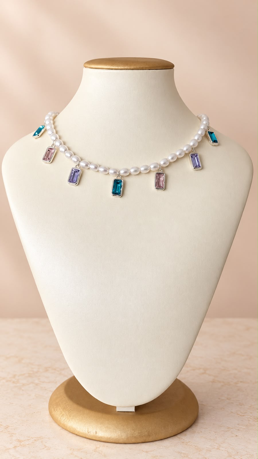Cadena de perlas con cristales de colores