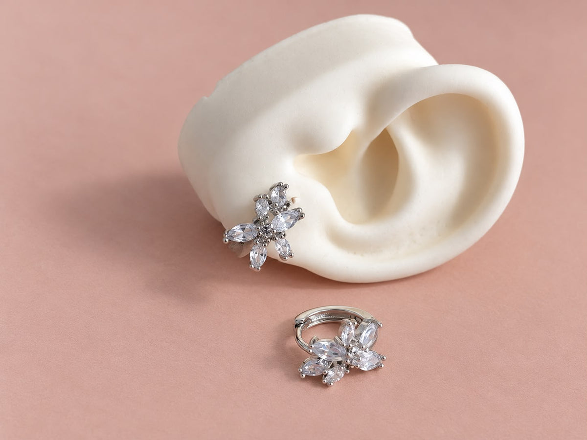 Argollas mini  plateadas con cristales
