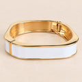 Brazalete blanco cuadrado