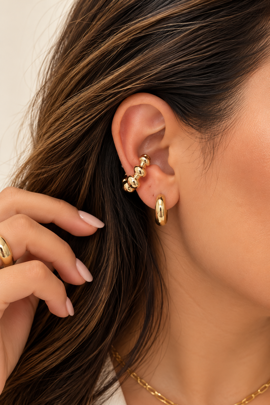 Earcuff dorado entorchada
