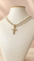 Cadena de perlas con dije de cruz