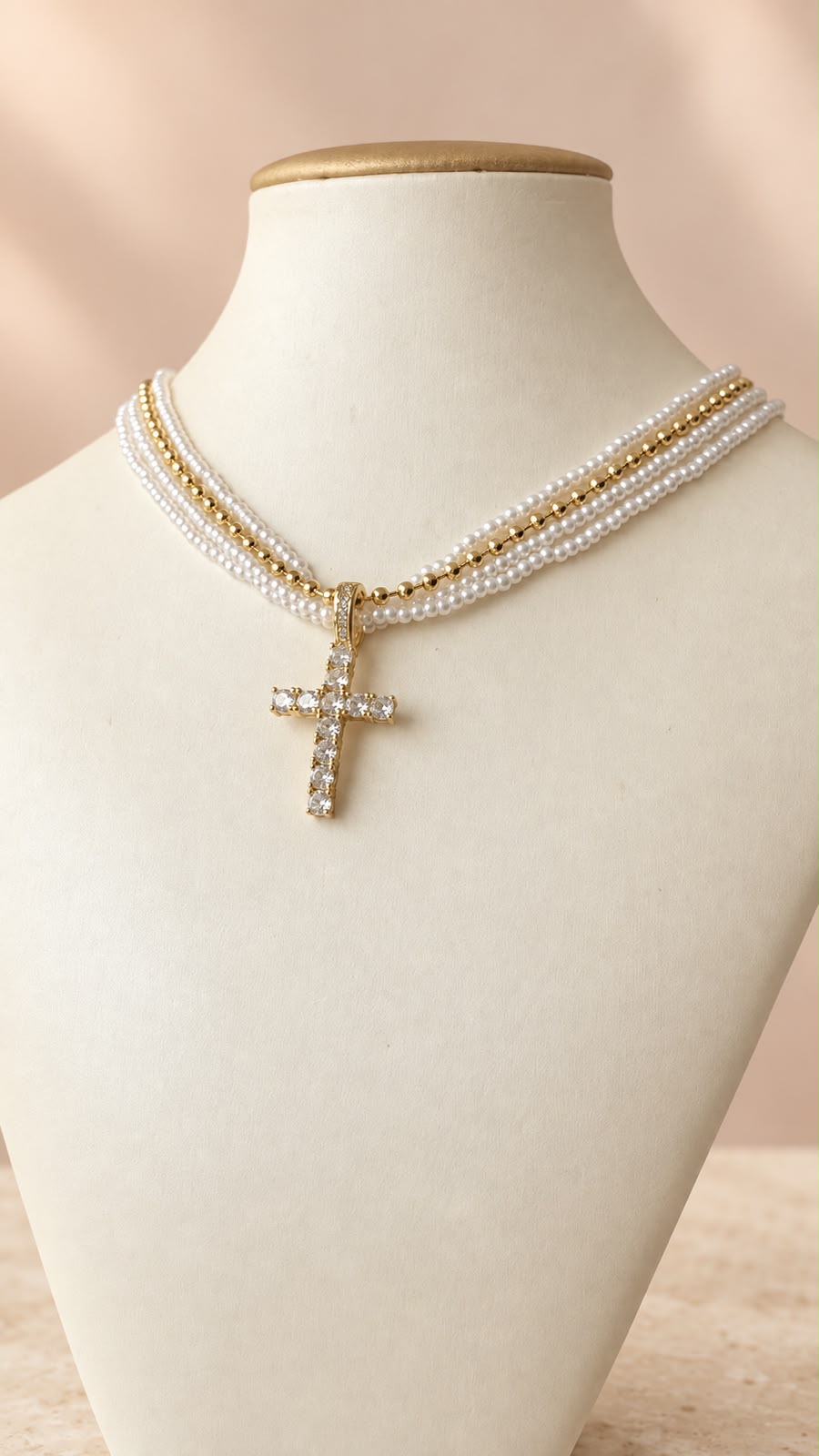 Cadena de perlas con dije de cruz