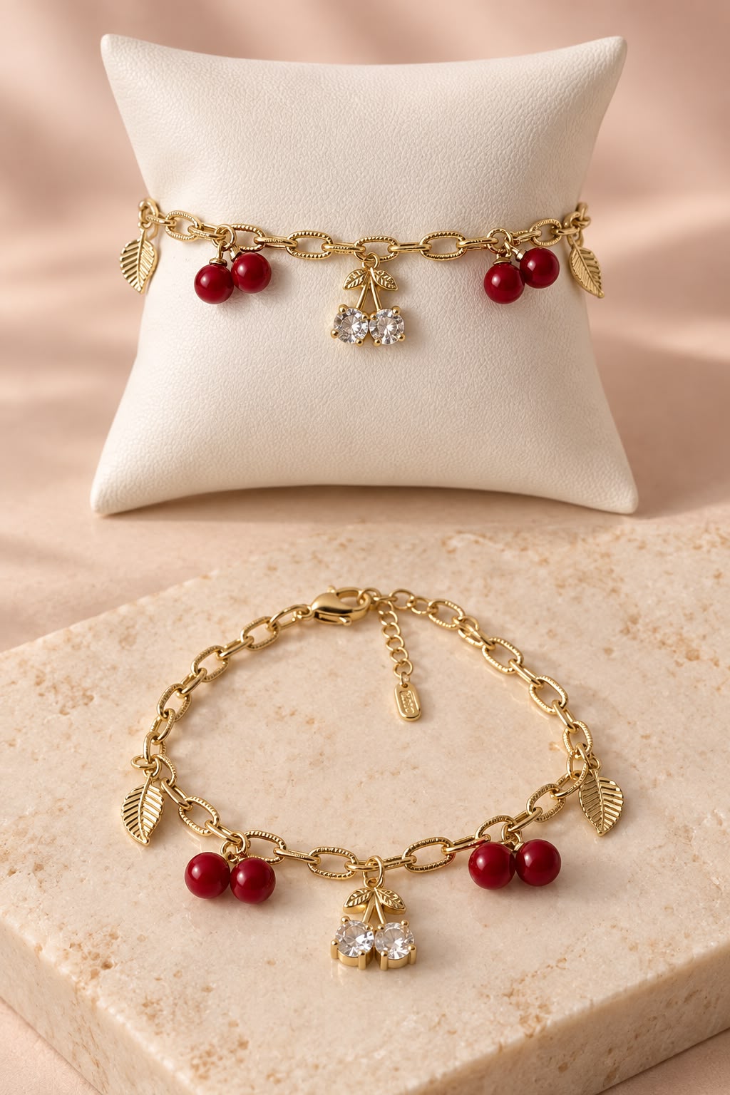 Pulsera de eslabones con dije de cereza