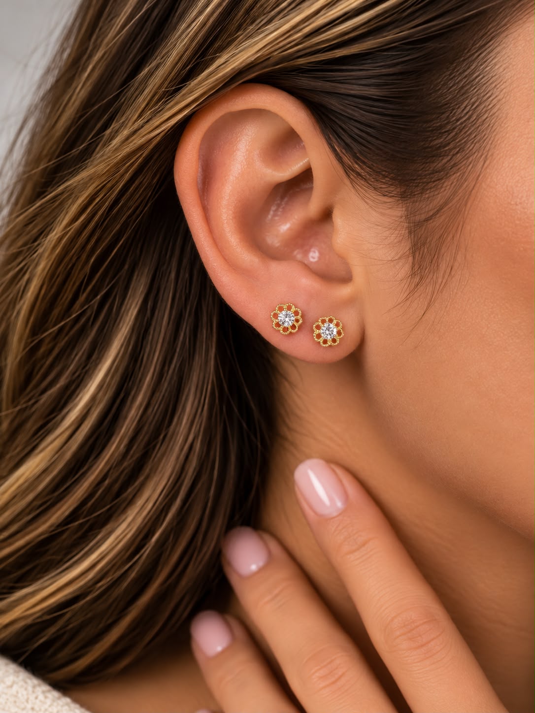 Aretes míni de flor con piedra