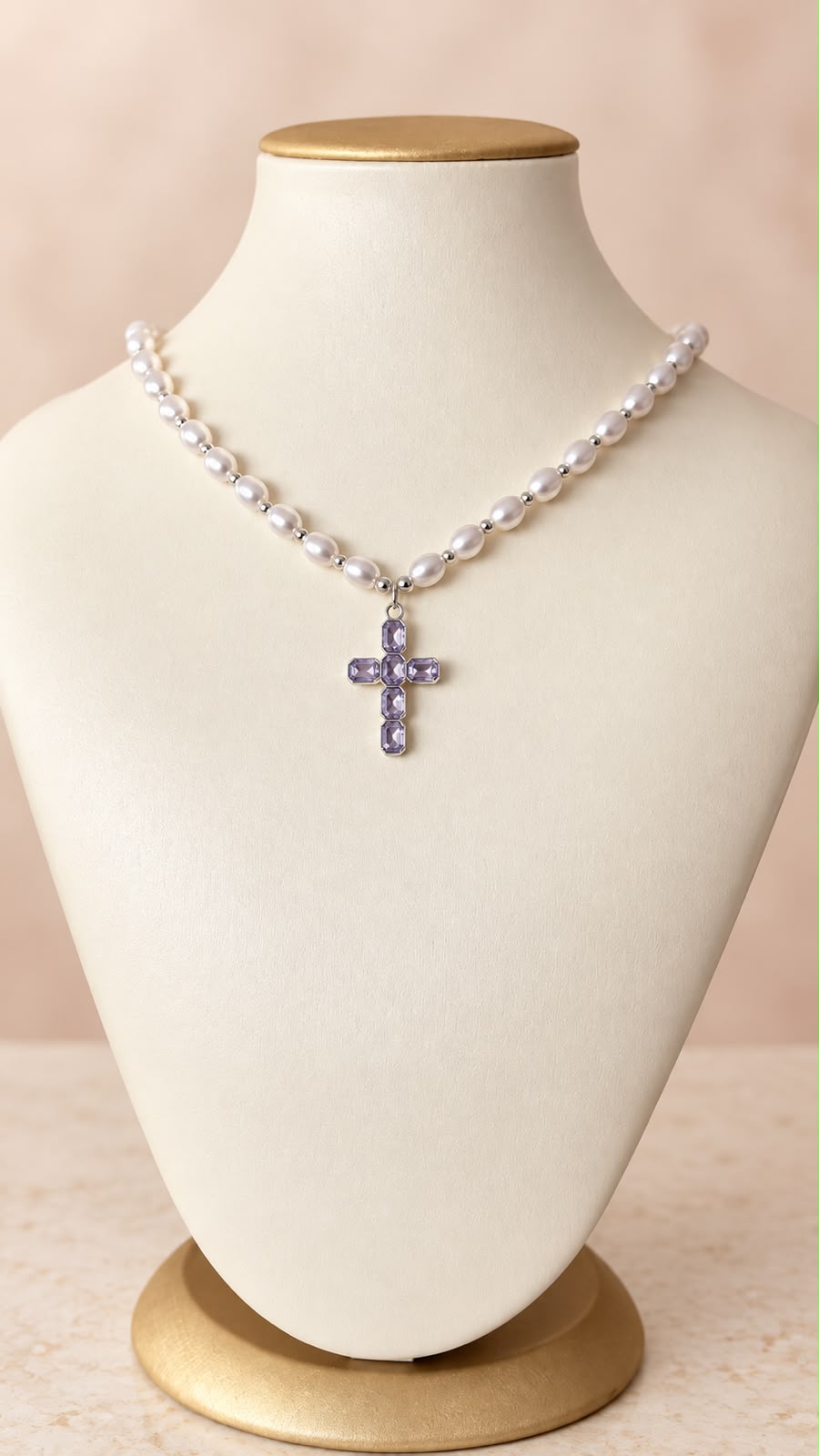 Collar de perlas con dije de cruz