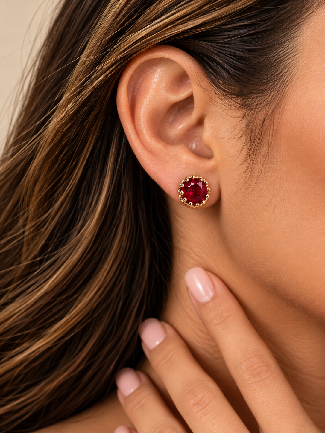 Aretes de piedra rojo
